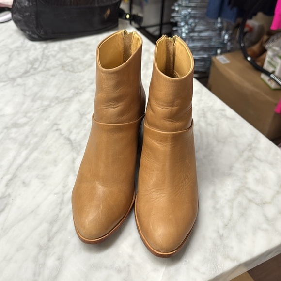 Nisolo Leather Dari Boot 2.0 in Almond Size 6.5 - Picture 3 of 16